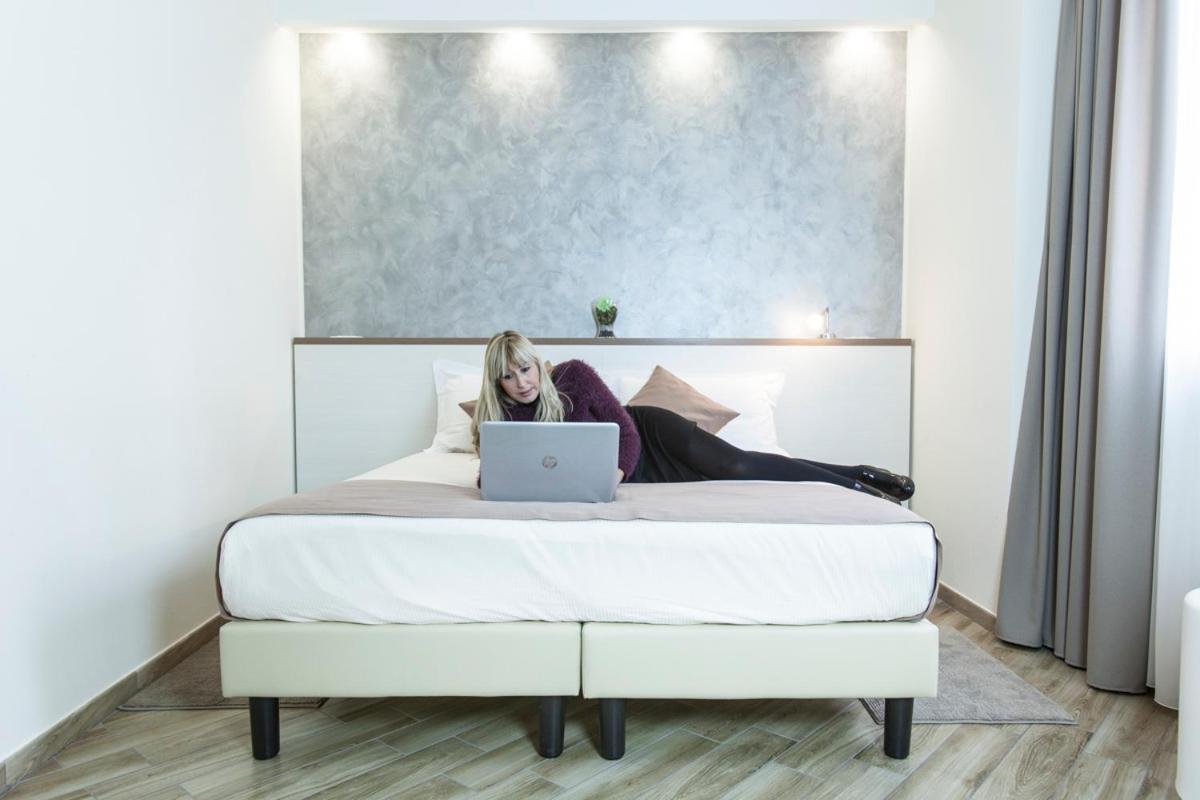Bhl Boutique Rooms Legnano Exterior foto